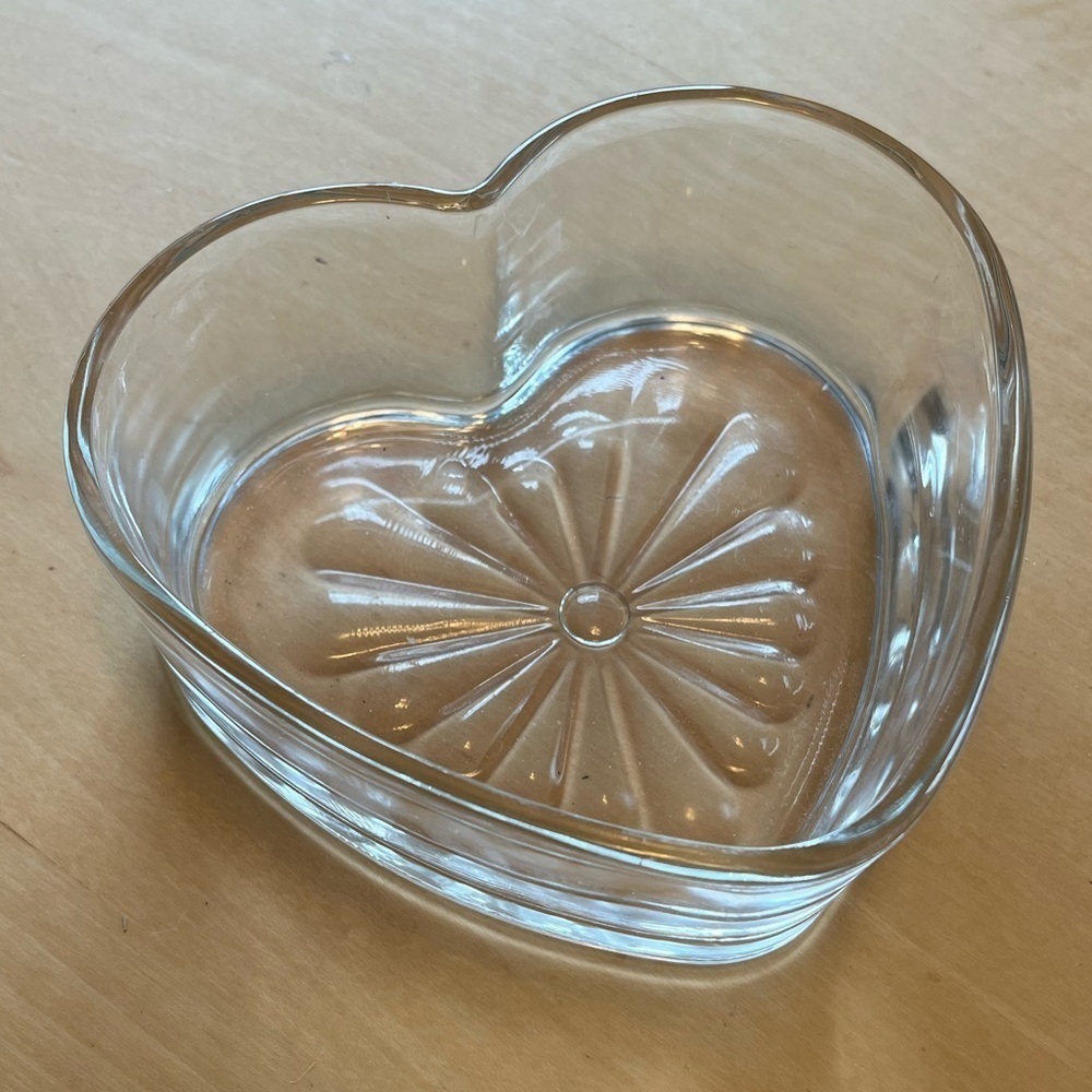 Vintage Libbey Heart Shaped Glass Dish - Picture 8 of 12